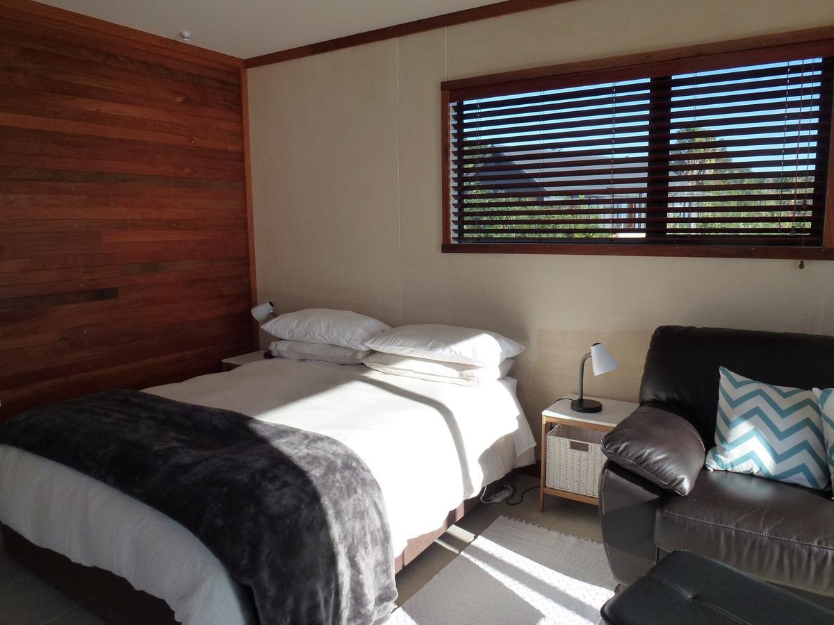 Oystercatcher Bay Boathouse Chalet Coromandel